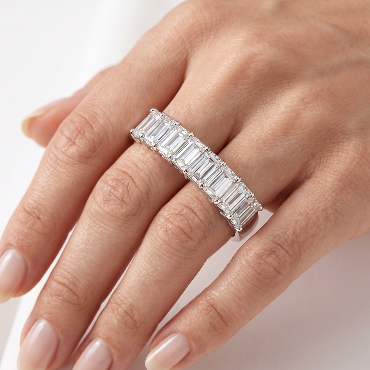 _lifestyle_image@SKU:A1111-NADE0200000PL #metal_platinum+origin_lab-grown+quality_ef-vs2+