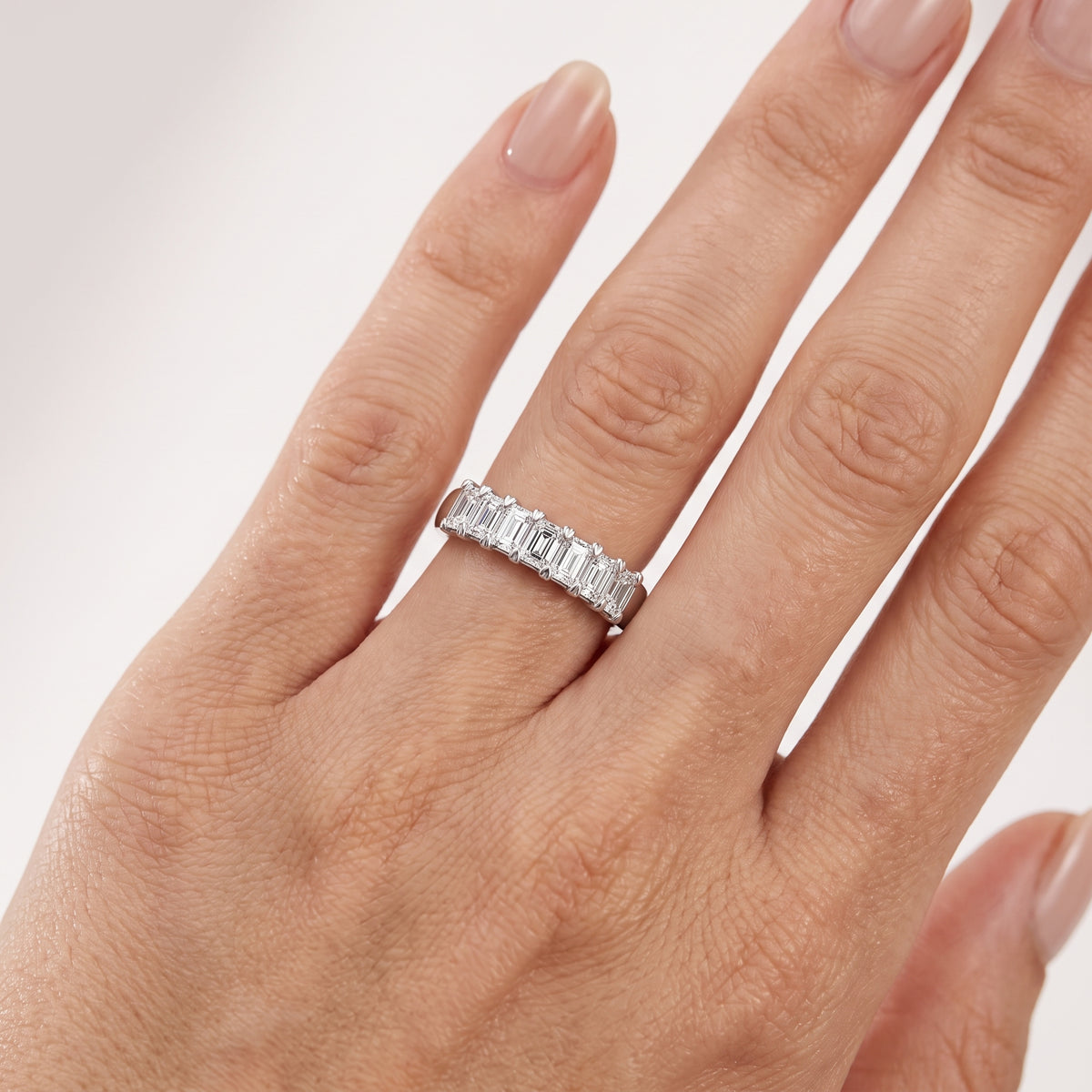 _lifestyle_image@SKU:A1111-NADE01000004W #metal_14k-white-gold+origin_lab-grown+quality_ef-vs2+