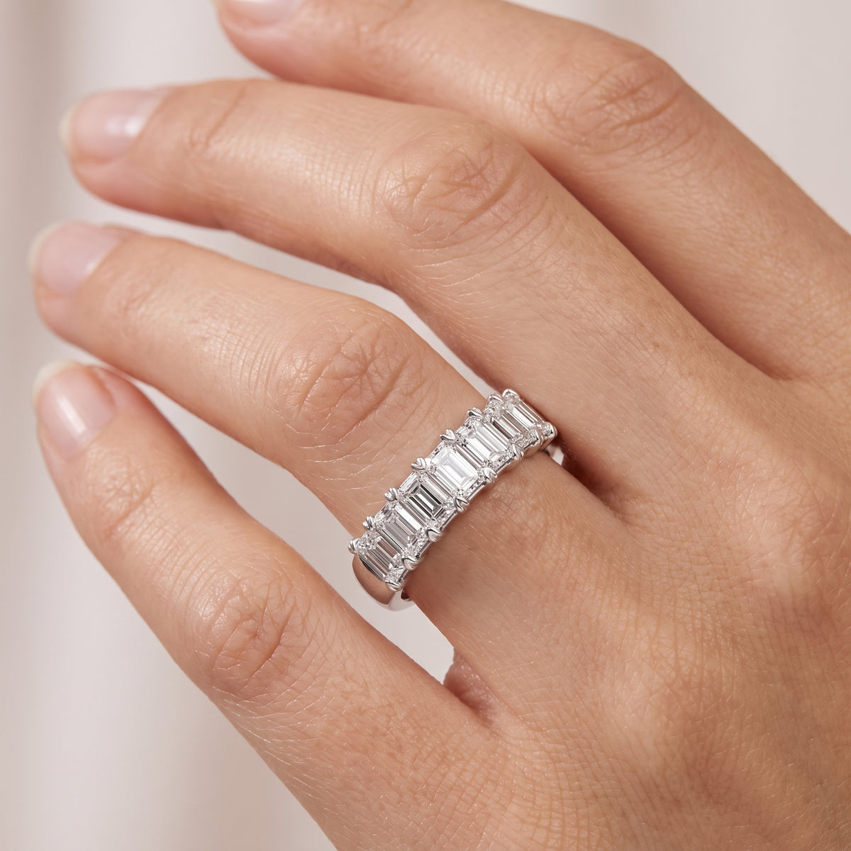 _lifestyle_image@SKU:A1173-LADE0100000DW #metal_silver+origin_lab-grown+quality_g-si