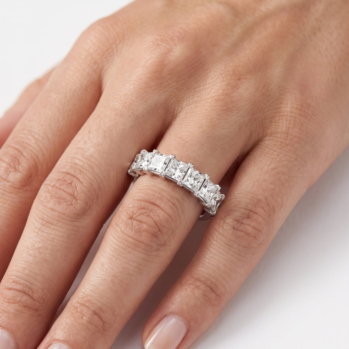 _lifestyle_image@SKU:A1173-LADP0200000DW #metal_silver+origin_lab-grown+quality_g-si