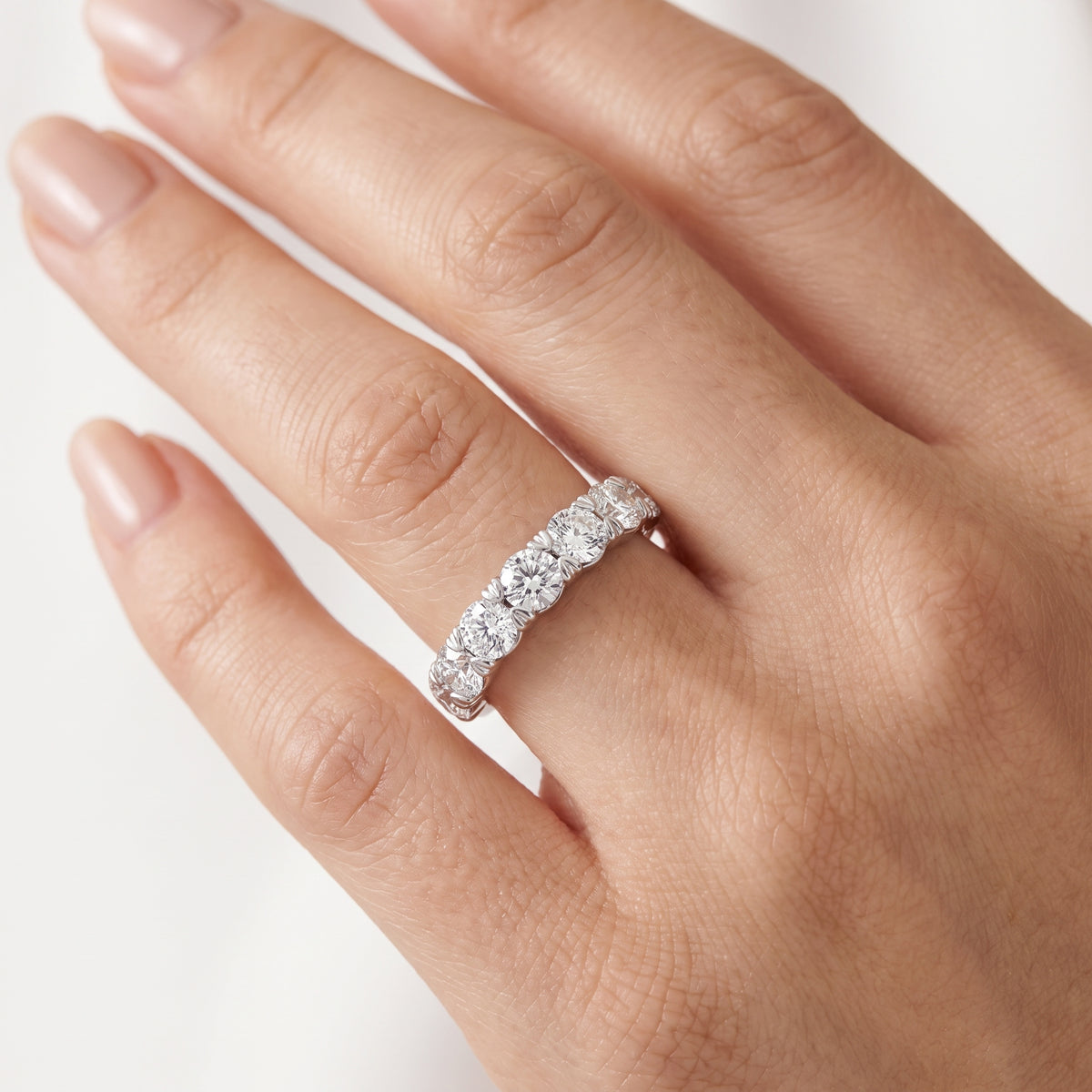 _lifestyle_image@SKU:A1173-LADR0300000DW #metal_silver+origin_lab-grown+quality_g-si
