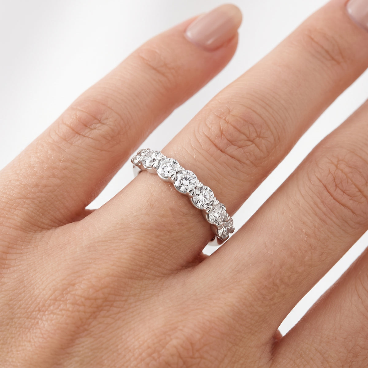 _lifestyle_image@SKU:A1173-NADR0100000PL #metal_platinum+origin_lab-grown+quality_ef-vs2+