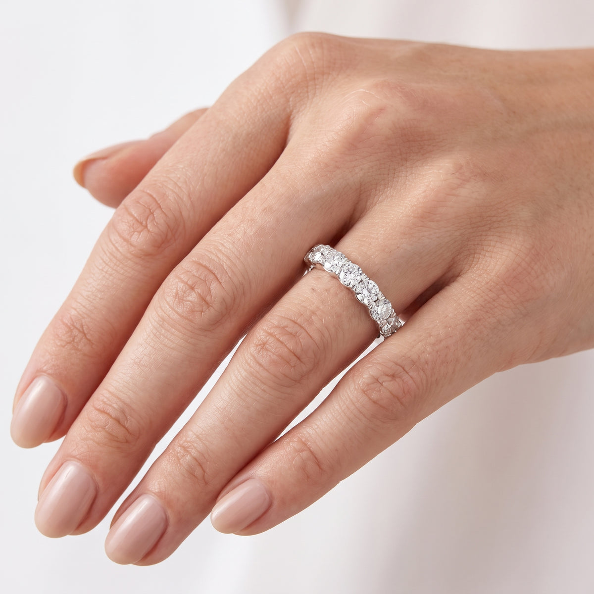 _lifestyle_image@SKU:A1173-NADR0200000PL #metal_platinum+origin_lab-grown+quality_ef-vs2+
