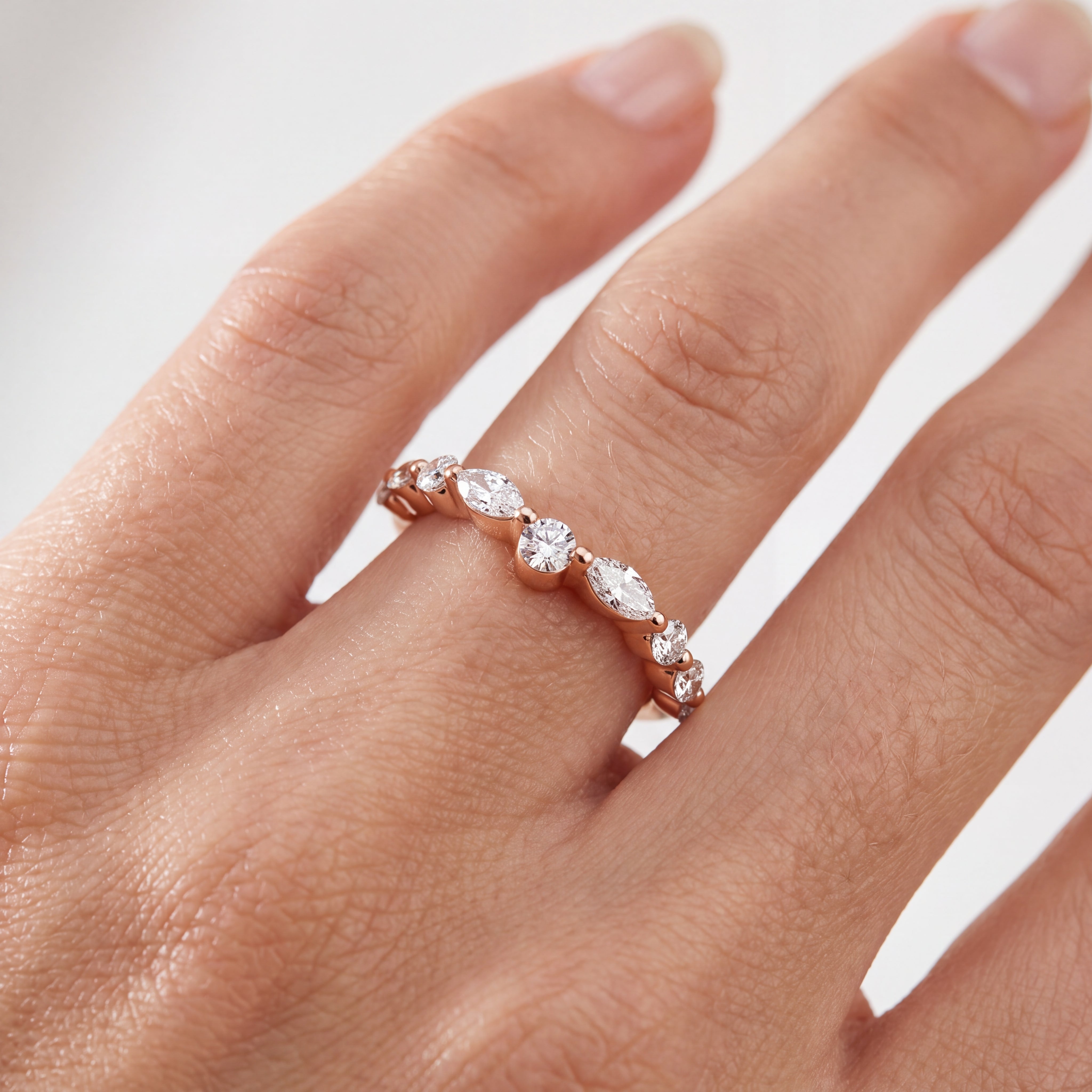 _lifestyle_image@SKU:A1935-LADM00450004P #metal_10k-rose-gold+origin_lab-grown+quality_g-si