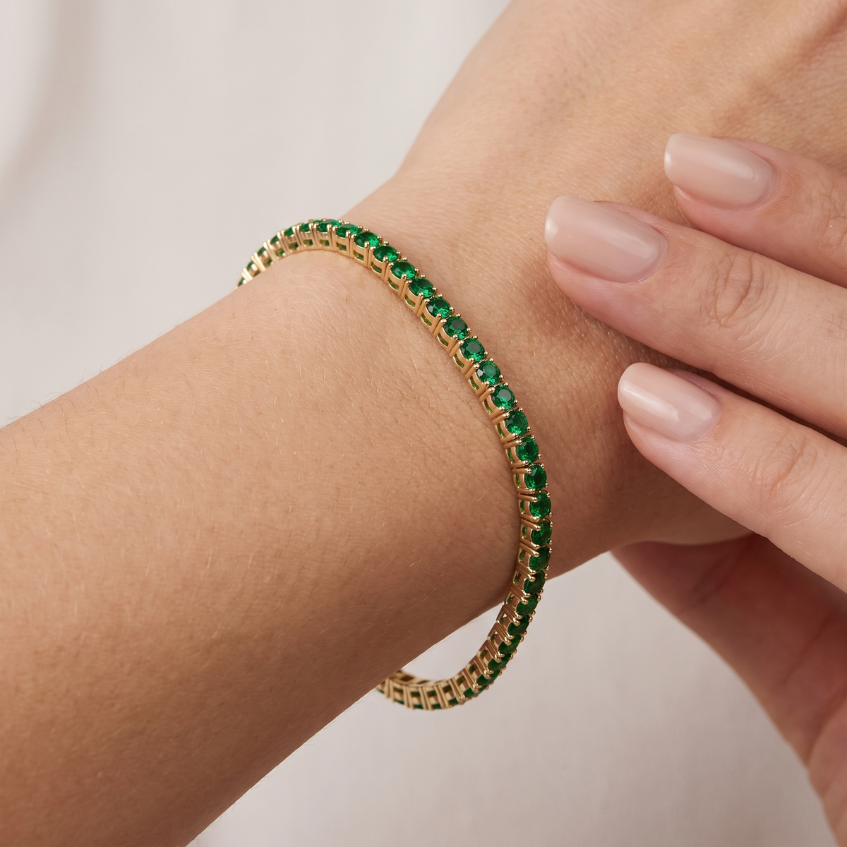 _lifestyle_image@SKU:B2412-EMDR03000004Y #metal_silver-with-gold-vermeil+origin_lab-grown+bracelet-length-inches_7