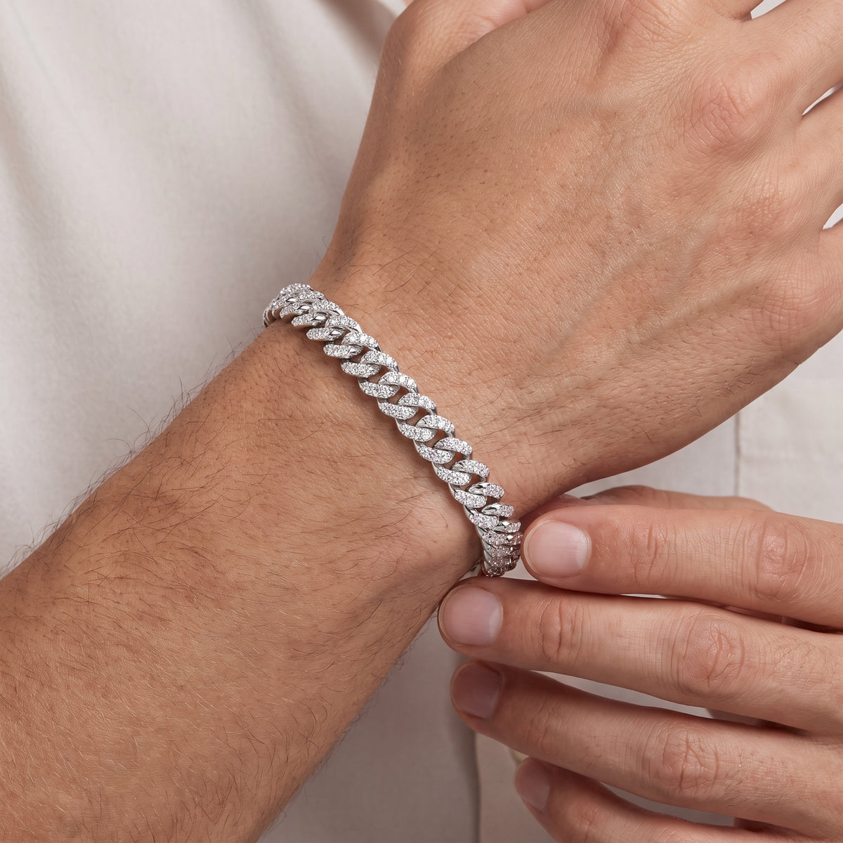 _lifestyle_image@SKU:B2587-LADR05000004W #metal_silver+origin_lab-grown+quality_g-si
