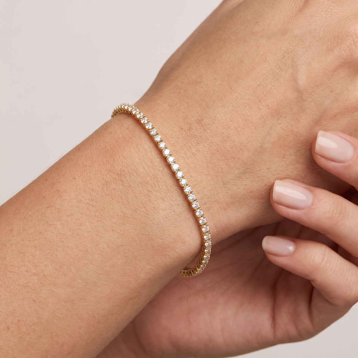 _lifestyle_image@SKU:B2905-LADR02000004Y #metal_10k-yellow-gold+origin_lab-grown+quality_g-si