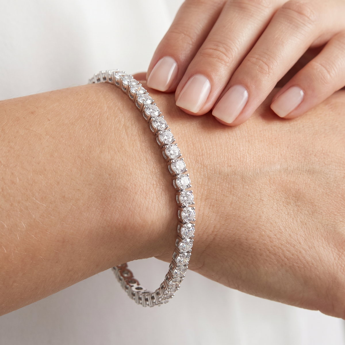 _lifestyle_image@SKU:B2906-LADR0802000DW #metal_silver+origin_lab-grown+bracelet-length-inches_8