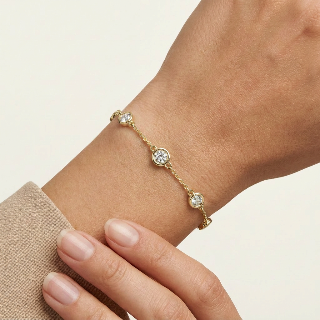 _lifestyle_image@SKU:B5867-LADR01000004Y #metal_10k-yellow-gold+origin_lab-grown+quality_g-si