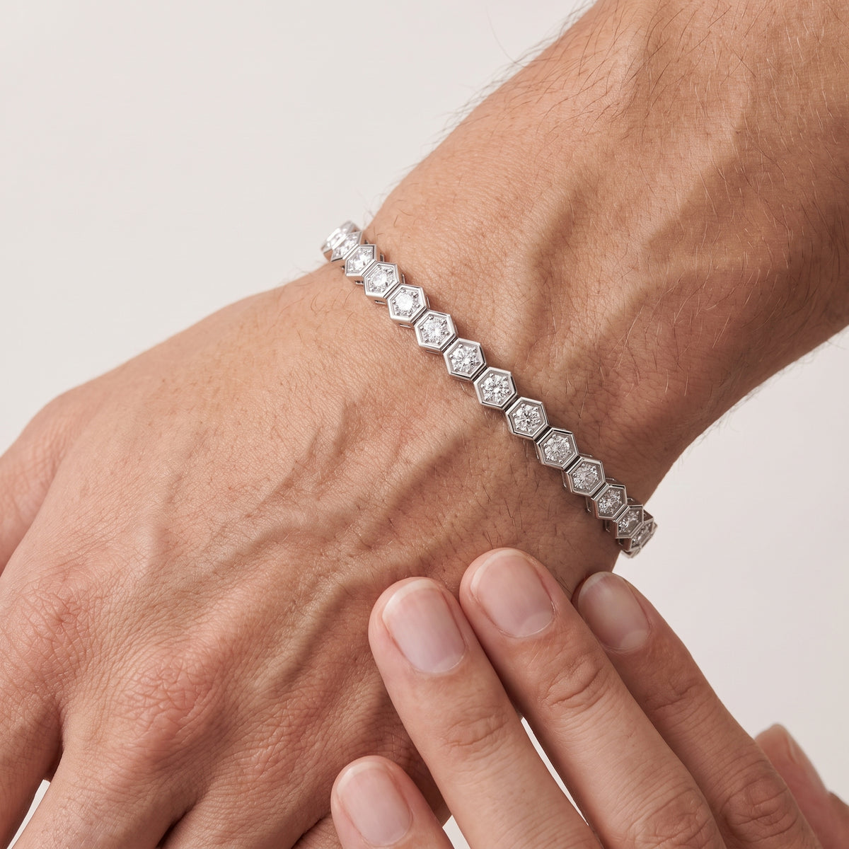 _lifestyle_image@SKU:B7095-LADR0500000DW #metal_silver+origin_lab-grown+quality_g-si