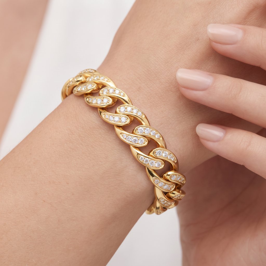 _lifestyle_image@SKU:B9066-LADR02250004Y #metal_10k-yellow-gold+origin_lab-grown+quality_g-si