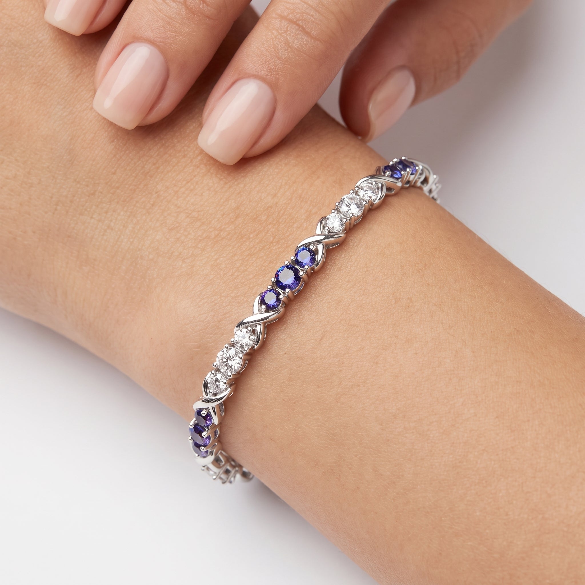 _lifestyle_image@SKU:B997G-AXDR0300000DW #metal_silver+origin_lab-created