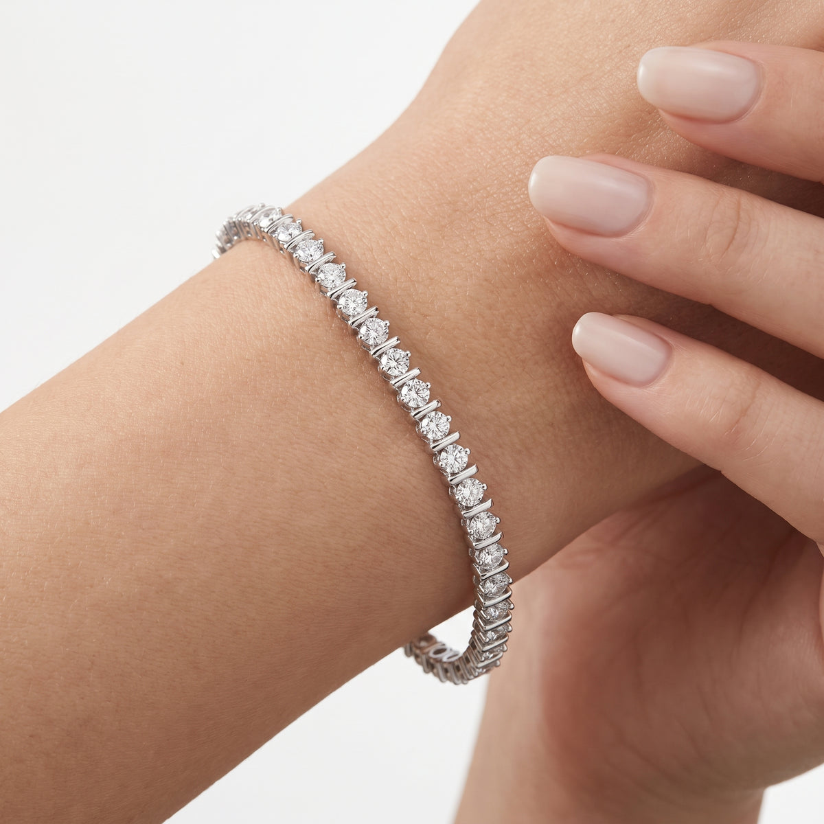 _lifestyle_image@SKU:B9980-LADR0200000DW #metal_silver+origin_lab-grown+quality_g-si