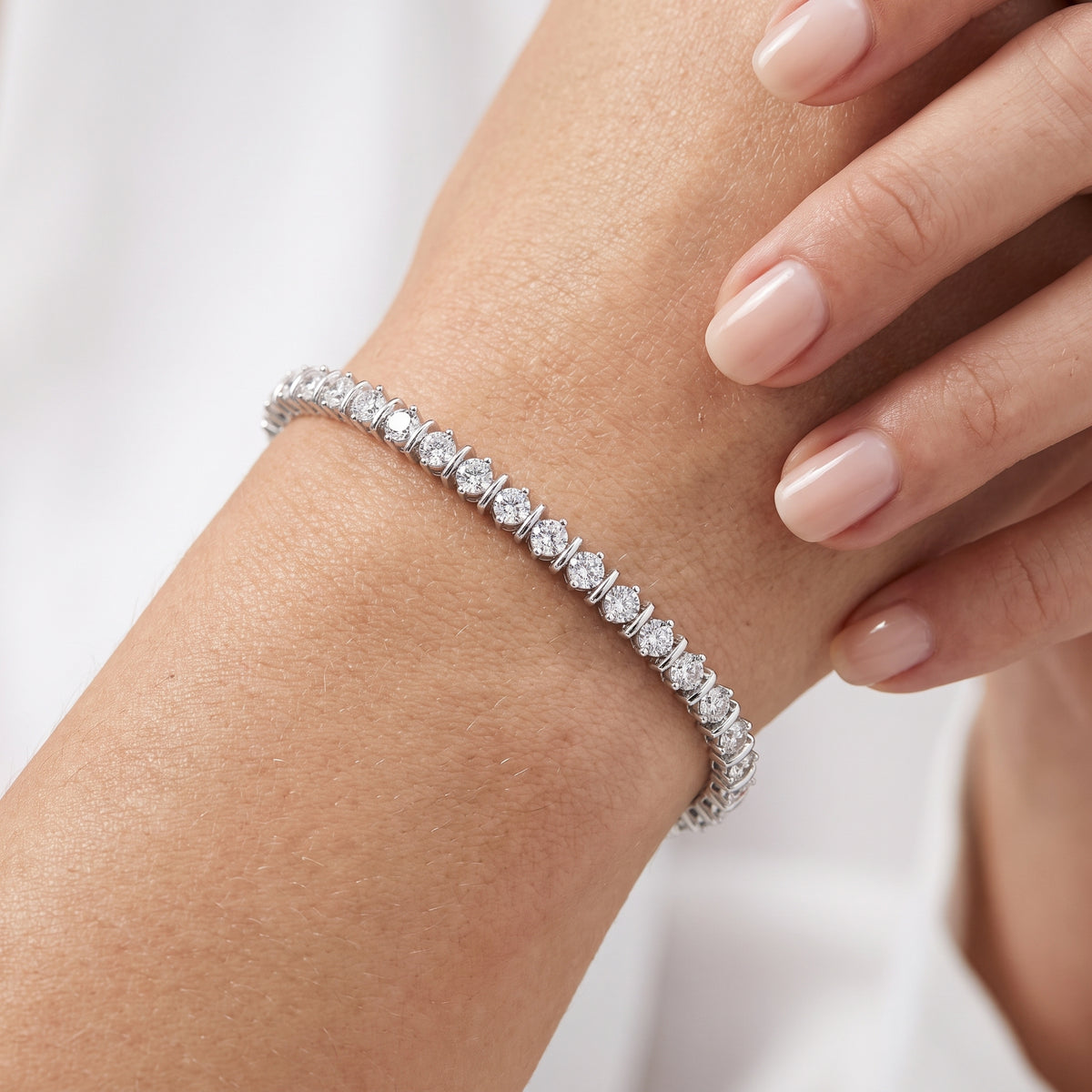 _lifestyle_image@SKU:B9980-LADR0400000DW #metal_silver+origin_lab-grown+quality_g-si