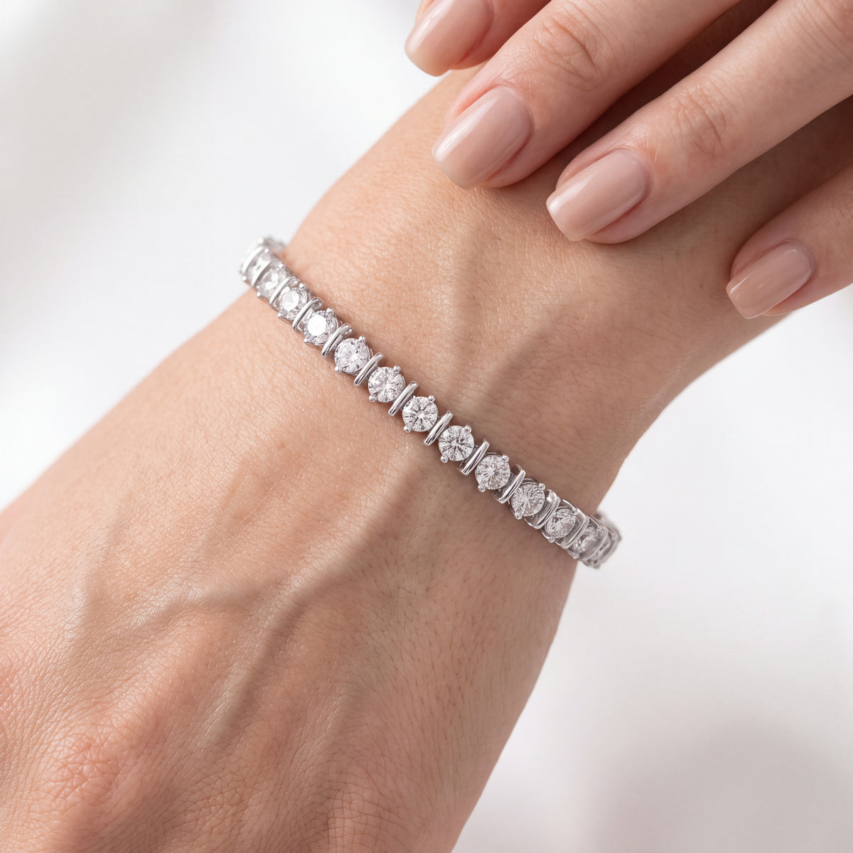 _lifestyle_image@SKU:B9980-LADR0500000DW #metal_silver+origin_lab-grown+quality_g-si