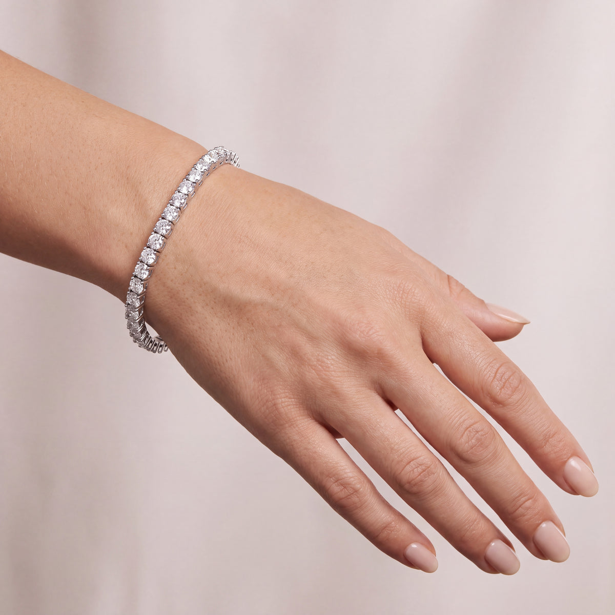 _lifestyle_image@SKU:B9981-LADR0100000DW #metal_silver+origin_lab-grown+quality_g-si
