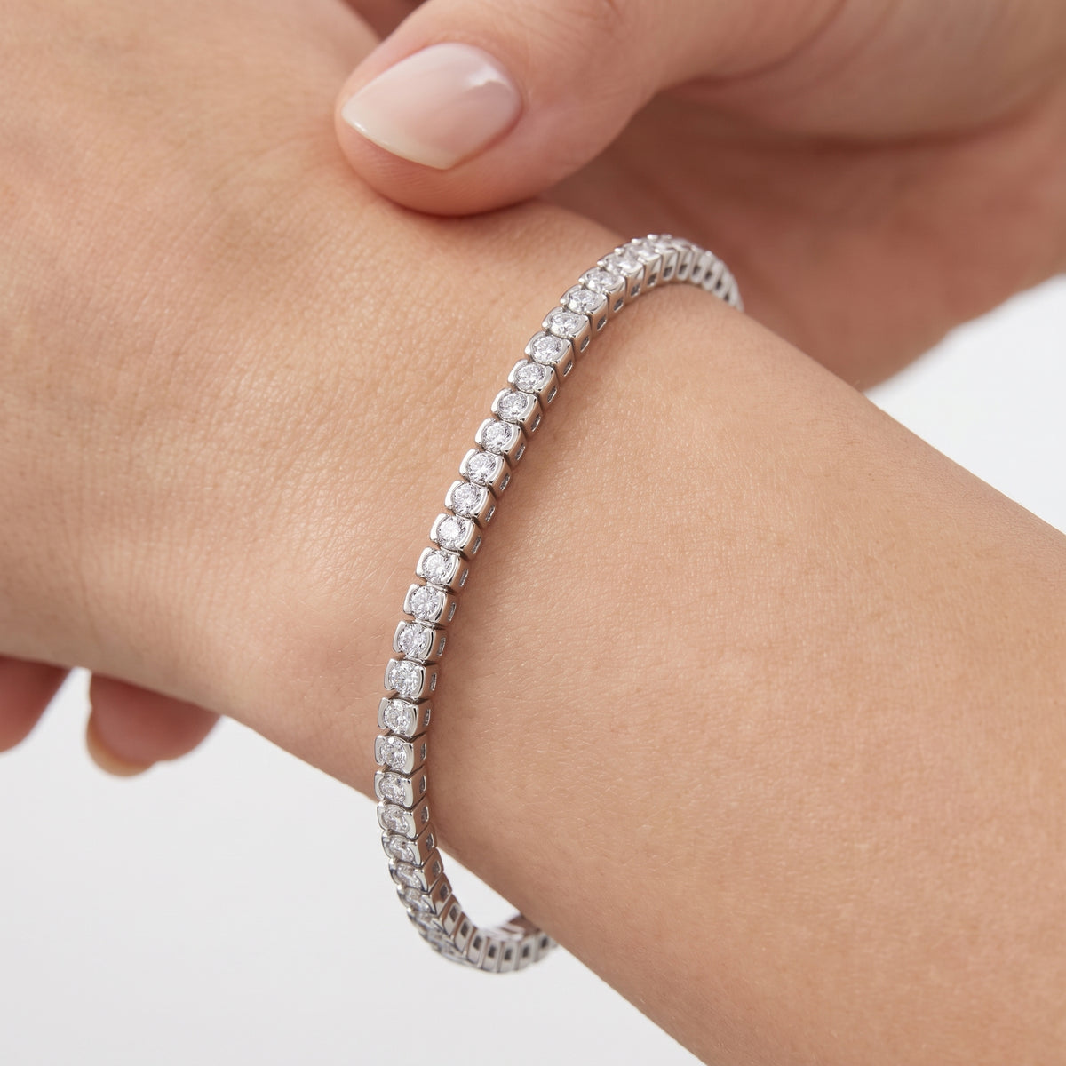 _lifestyle_image@SKU:B9981-LADR0200000DW #metal_silver+origin_lab-grown+quality_g-si