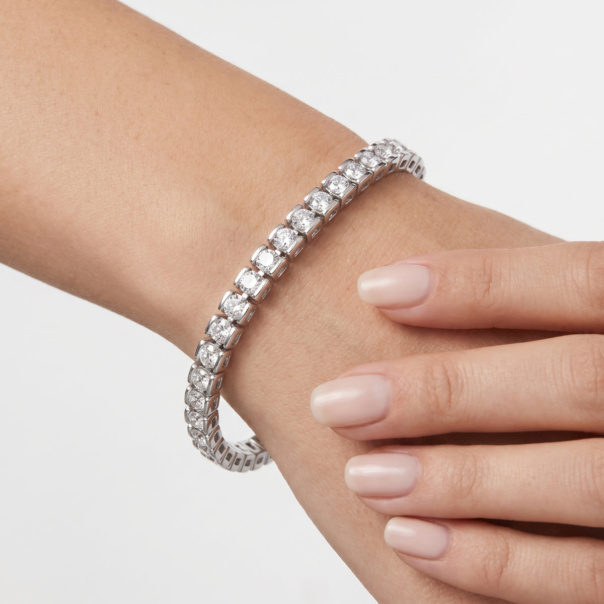_lifestyle_image@SKU:B9981-LADR0400000DW #metal_silver+origin_lab-grown+quality_g-si