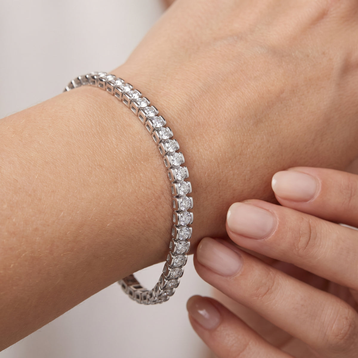 _lifestyle_image@SKU:B9981-LADR0500000DW #metal_silver+origin_lab-grown+quality_g-si