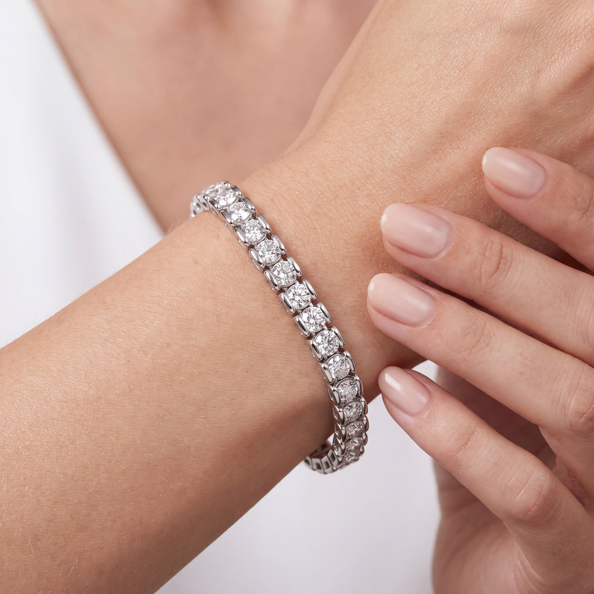_lifestyle_image@SKU:B9981-LADR0700000DW #metal_silver+origin_lab-grown+quality_g-si