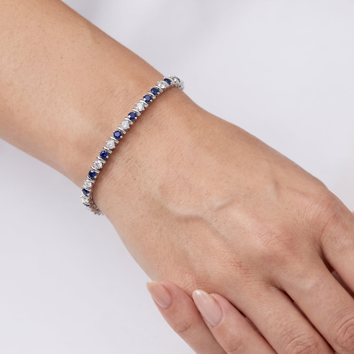 _lifestyle_image@SKU:B998G-BSDR0200000DW #metal_silver+origin_lab-created