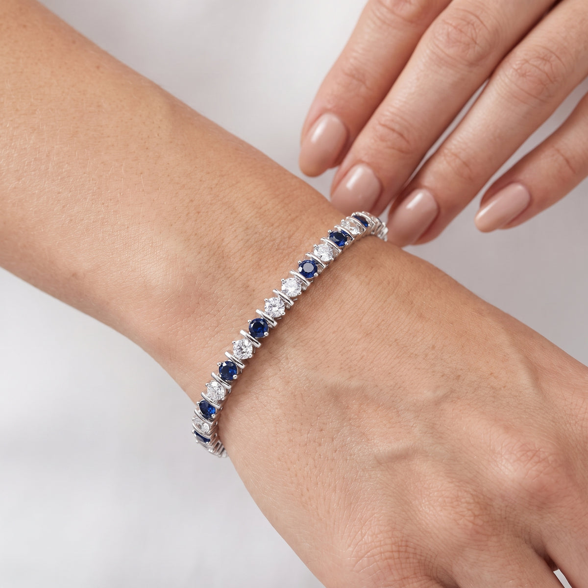 _lifestyle_image@SKU:B998G-BSDR0400000DW #metal_silver+origin_lab-created
