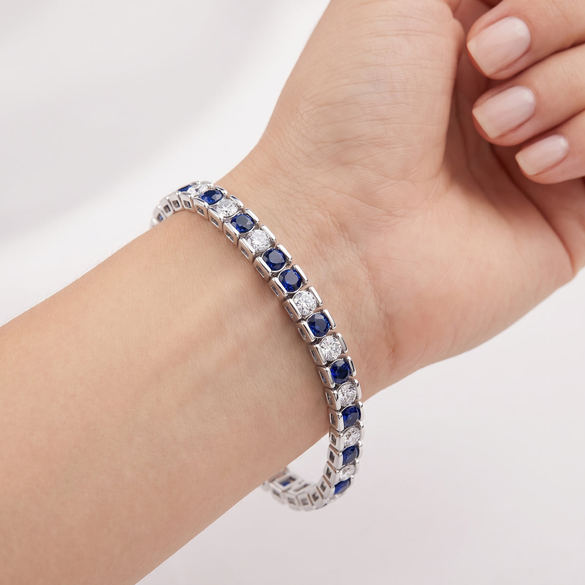 _lifestyle_image@SKU:B999G-BSDR1000000DW #metal_silver+origin_lab-created