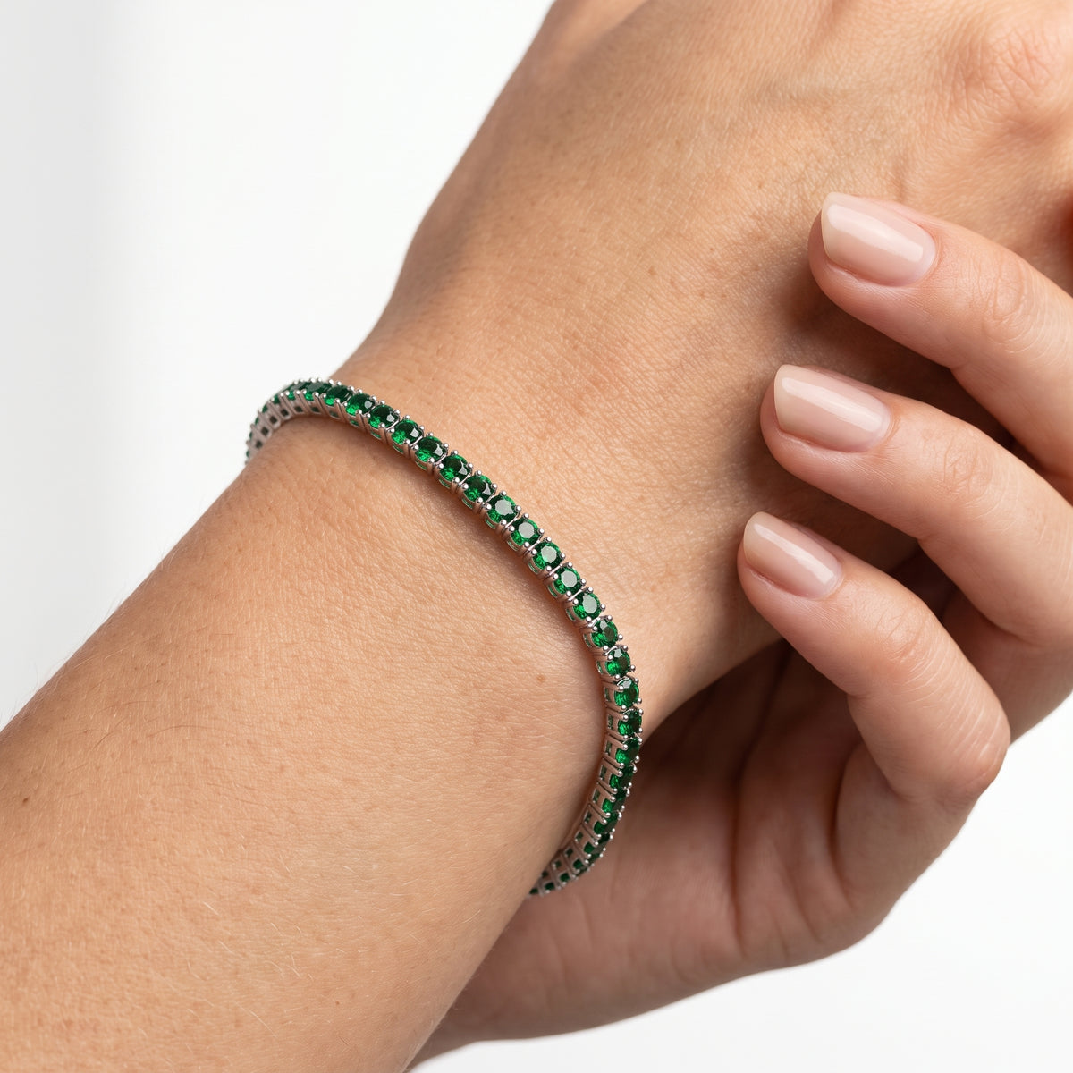 _lifestyle_image@SKU:BG905-EMDR0200000DW #metal_silver+origin_lab-grown