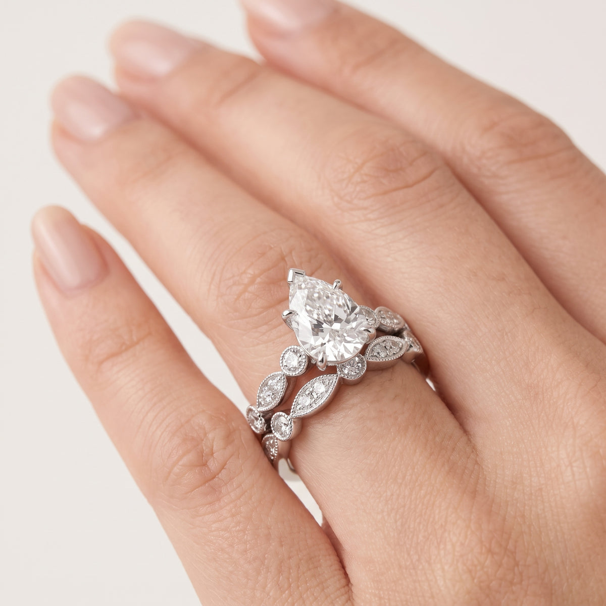 _lifestyle_image@SKU:D0635-NADD0100000PL #metal_platinum+origin_lab-grown+quality_ef-vs2+