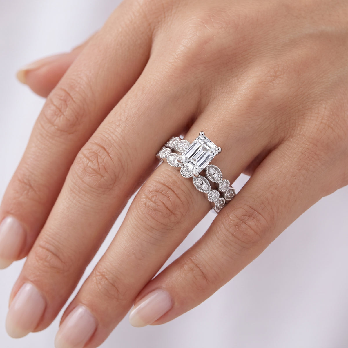 _lifestyle_image@SKU:D0635-NADE01000004W #metal_14k-white-gold+origin_lab-grown+quality_ef-vs2+