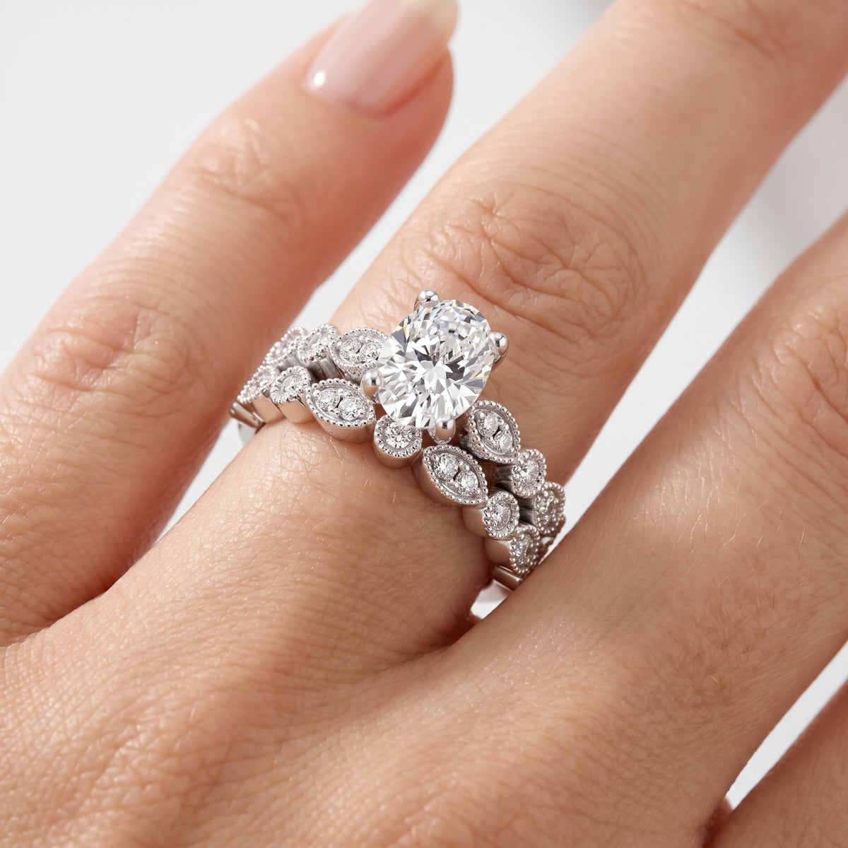 _lifestyle_image@SKU:D0635-NADO01000004W #metal_14k-white-gold+origin_lab-grown+quality_ef-vs2+