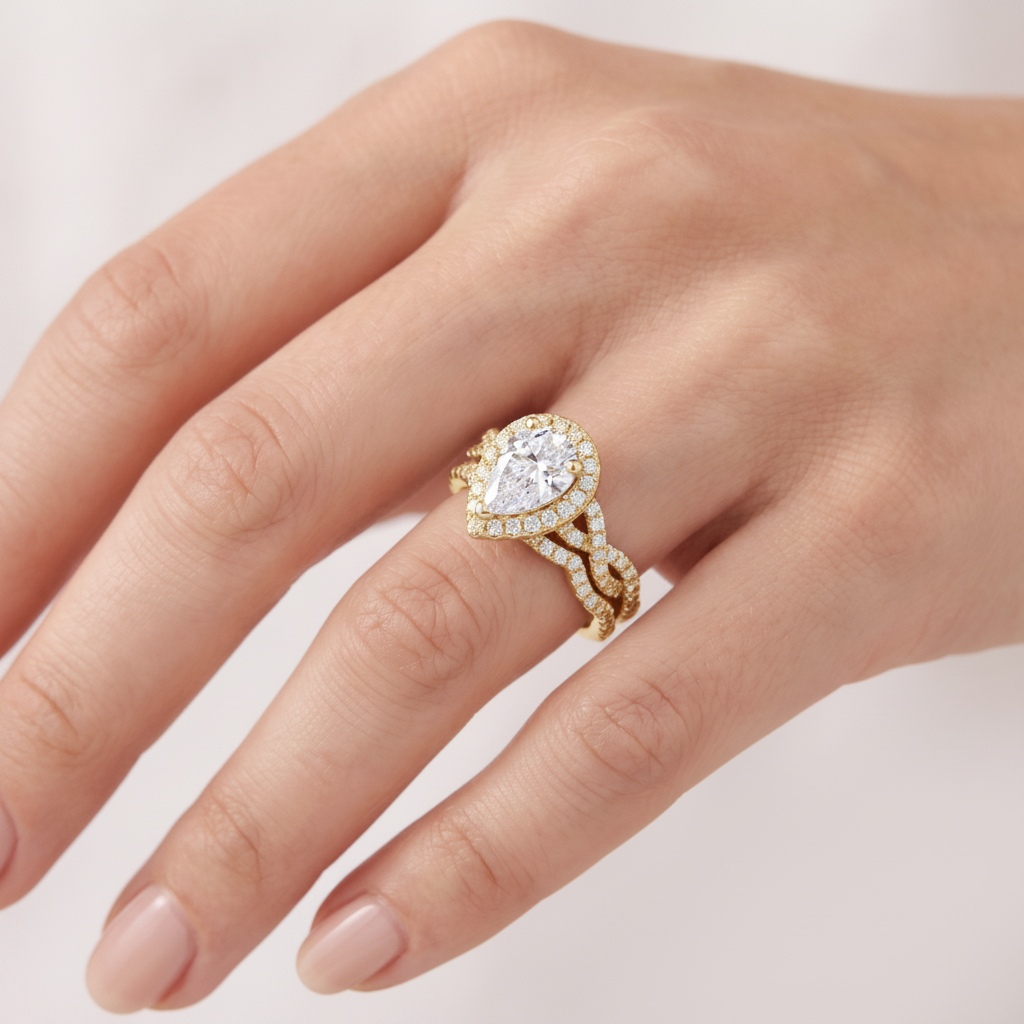 _lifestyle_image@SKU:D7669-LADD01000004Y #metal_10k-yellow-gold+origin_lab-grown+quality_g-si