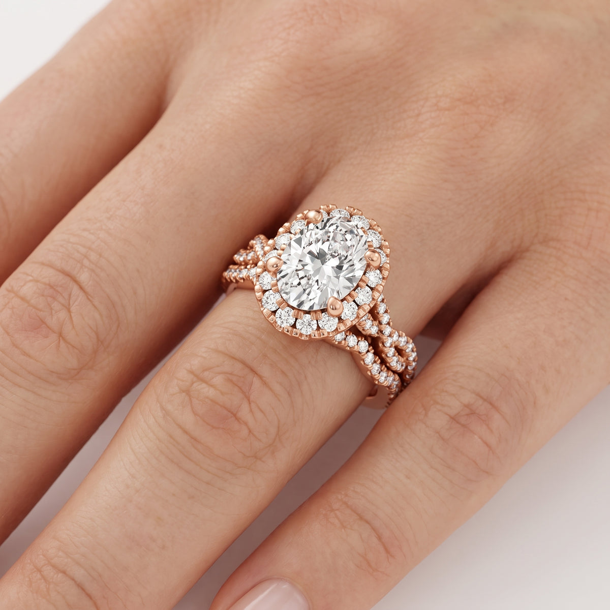 _lifestyle_image@SKU:D7669-LADO02000004P #metal_10k-rose-gold+origin_lab-grown+quality_g-si