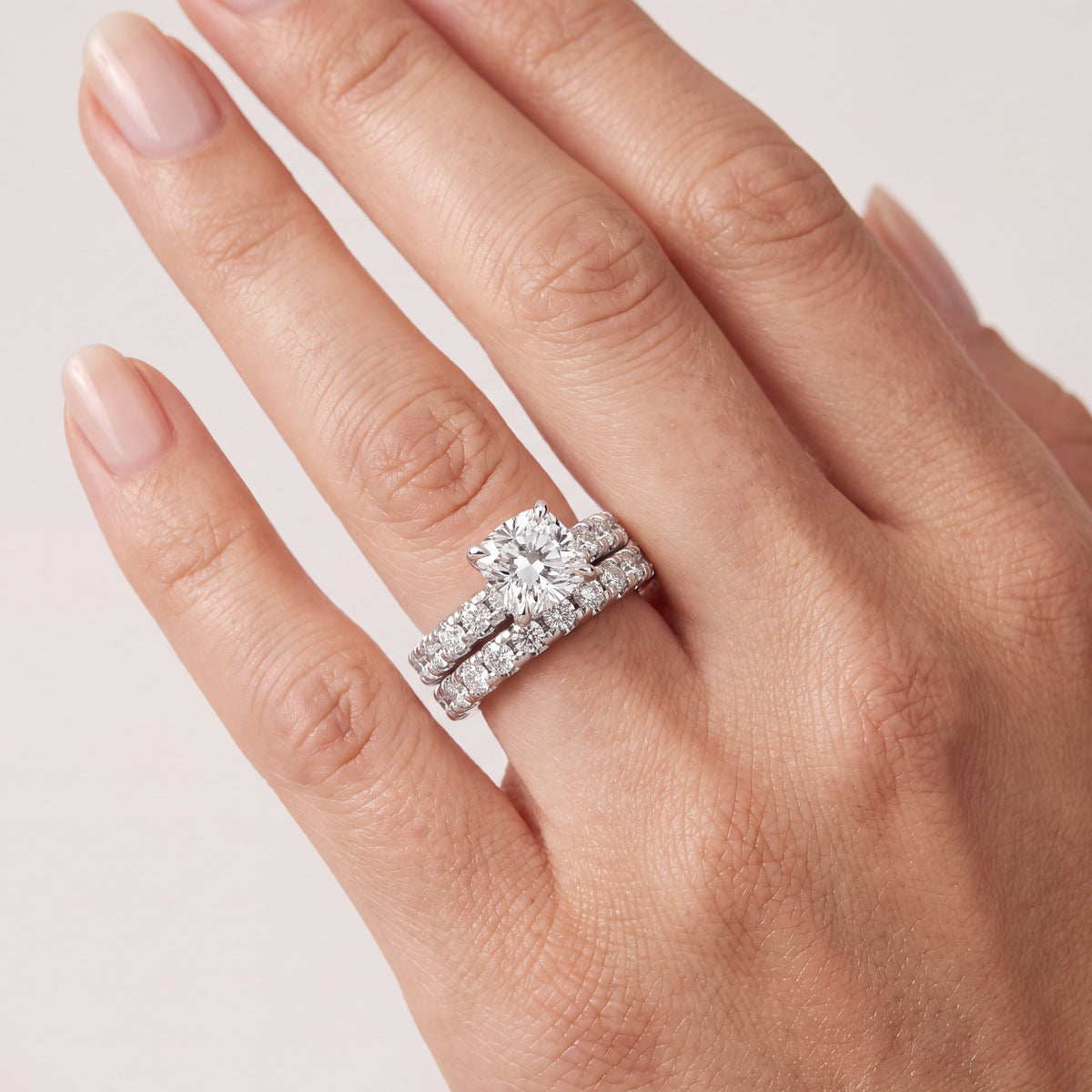 _lifestyle_image@SKU:D9614-LADC02000004W #metal_10k-white-gold+origin_lab-grown+quality_g-si