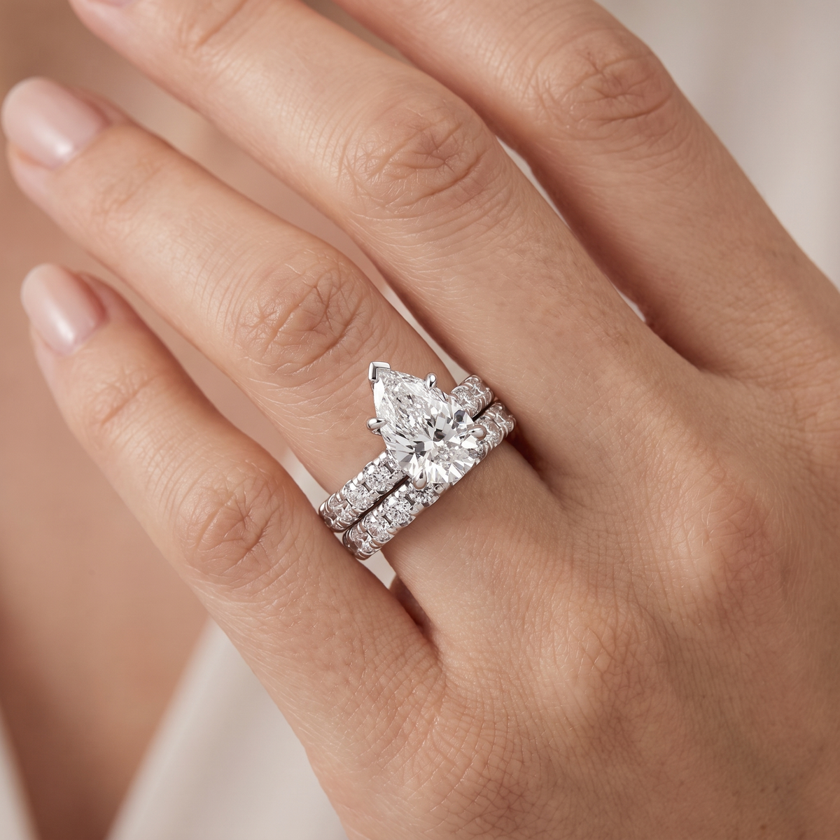 _lifestyle_image@SKU:D9614-LADD02000004W #metal_10k-white-gold+origin_lab-grown+quality_g-si