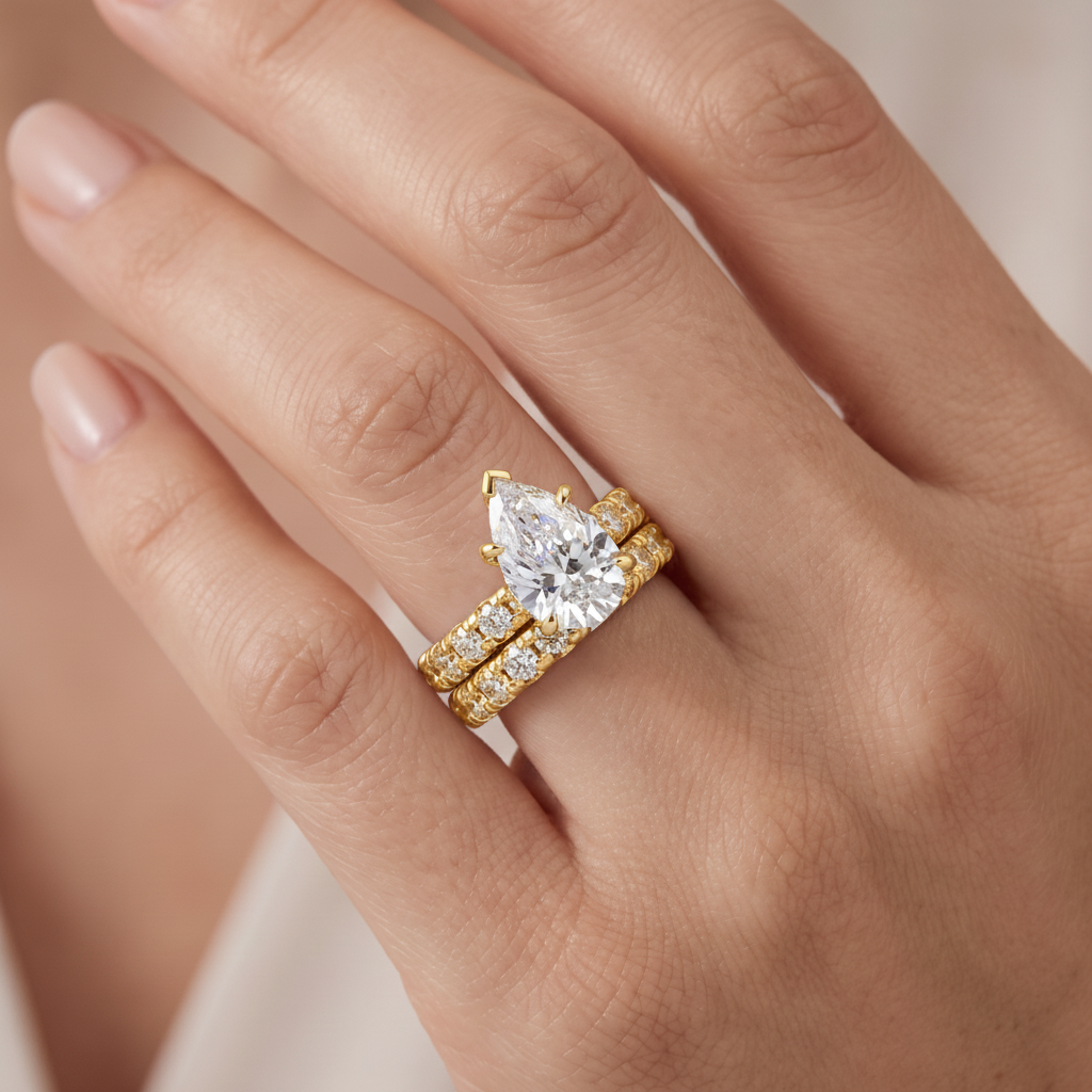 _lifestyle_image@SKU:D9614-LADD02000004Y #metal_10k-yellow-gold+origin_lab-grown+quality_g-si