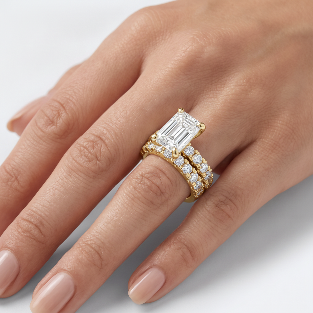 _lifestyle_image@SKU:D9614-LADE02000004Y #metal_10k-yellow-gold+origin_lab-grown+quality_g-si