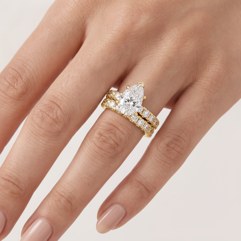 _lifestyle_image@SKU:D9614-LGDD02000004Y #metal_14k-yellow-gold+origin_lab-grown+quality_ef-vs2+