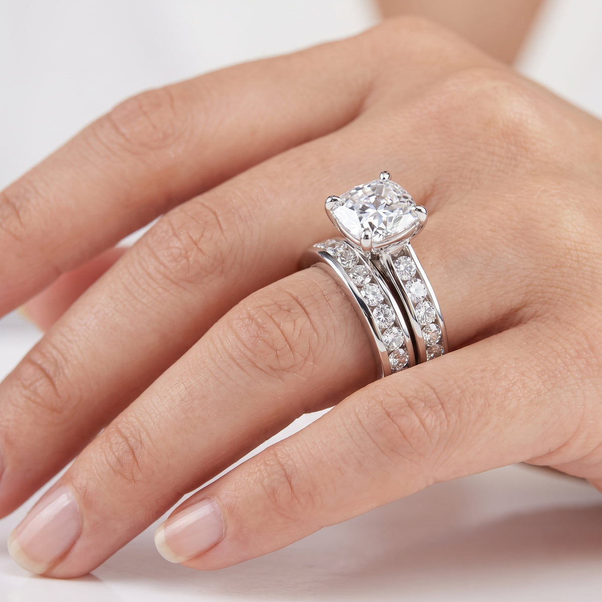 _lifestyle_image@SKU:D9615-LADC01000004W #metal_10k-white-gold+origin_lab-grown+diamond-quality_g-si+