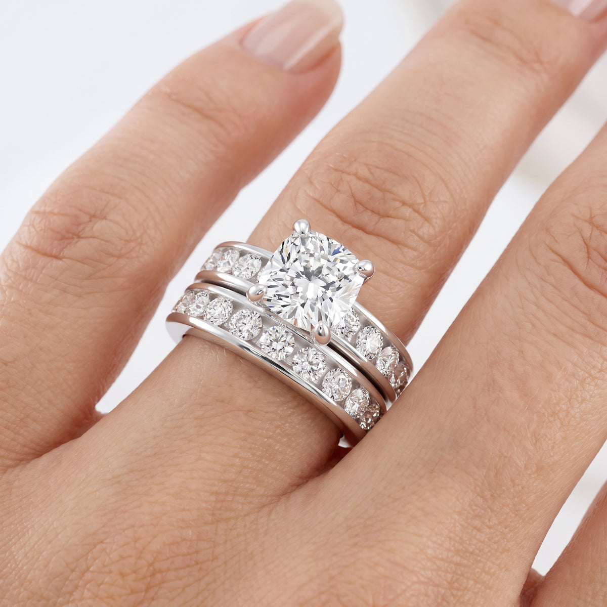 _lifestyle_image@SKU:D9615-LADC02000004W #metal_10k-white-gold+origin_lab-grown+diamond-quality_g-si+