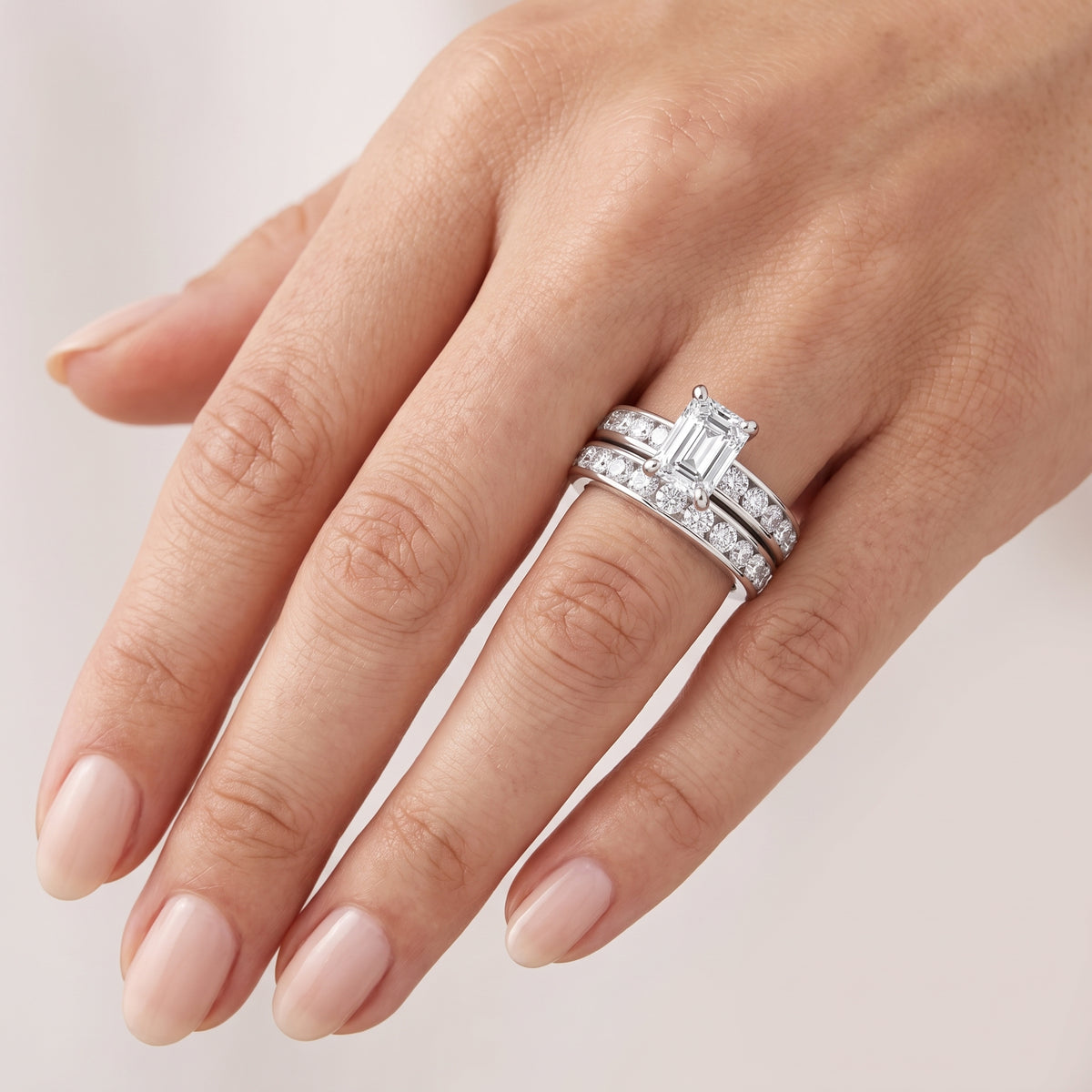 _lifestyle_image@SKU:D9615-LADE01000004W #metal_10k-white-gold+origin_lab-grown+diamond-quality_g-si+