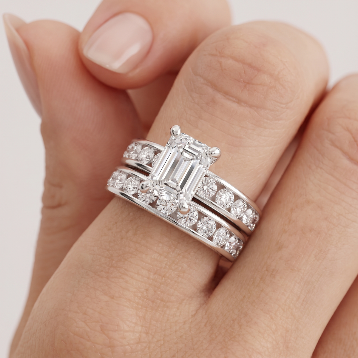 _lifestyle_image@SKU:D9615-LADE02000004W #metal_10k-white-gold+origin_lab-grown+diamond-quality_g-si+