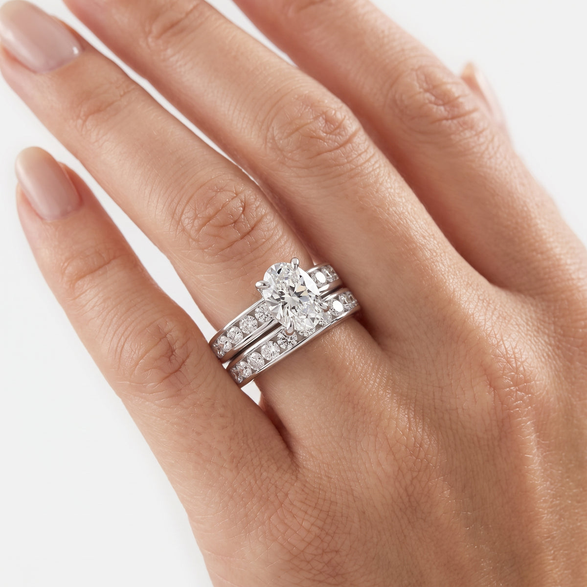 _lifestyle_image@SKU:D9615-LADO02000004W #metal_10k-white-gold+origin_lab-grown+diamond-quality_g-si+