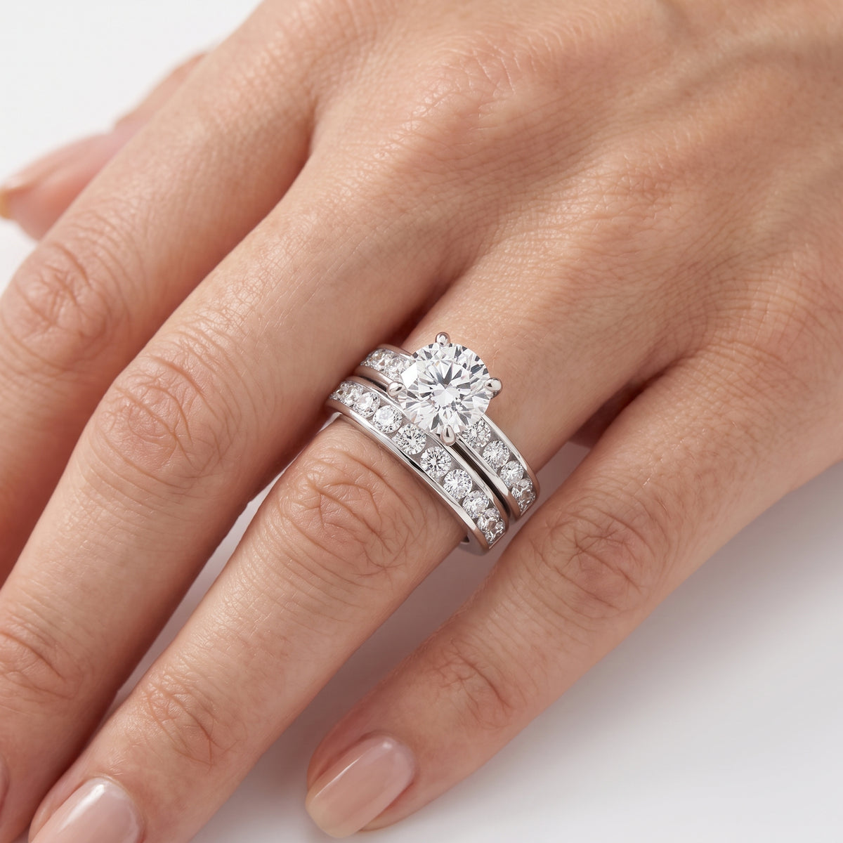 _lifestyle_image@SKU:D9615-LADR02000004W #metal_10k-white-gold+origin_lab-grown+diamond-quality_g-si+