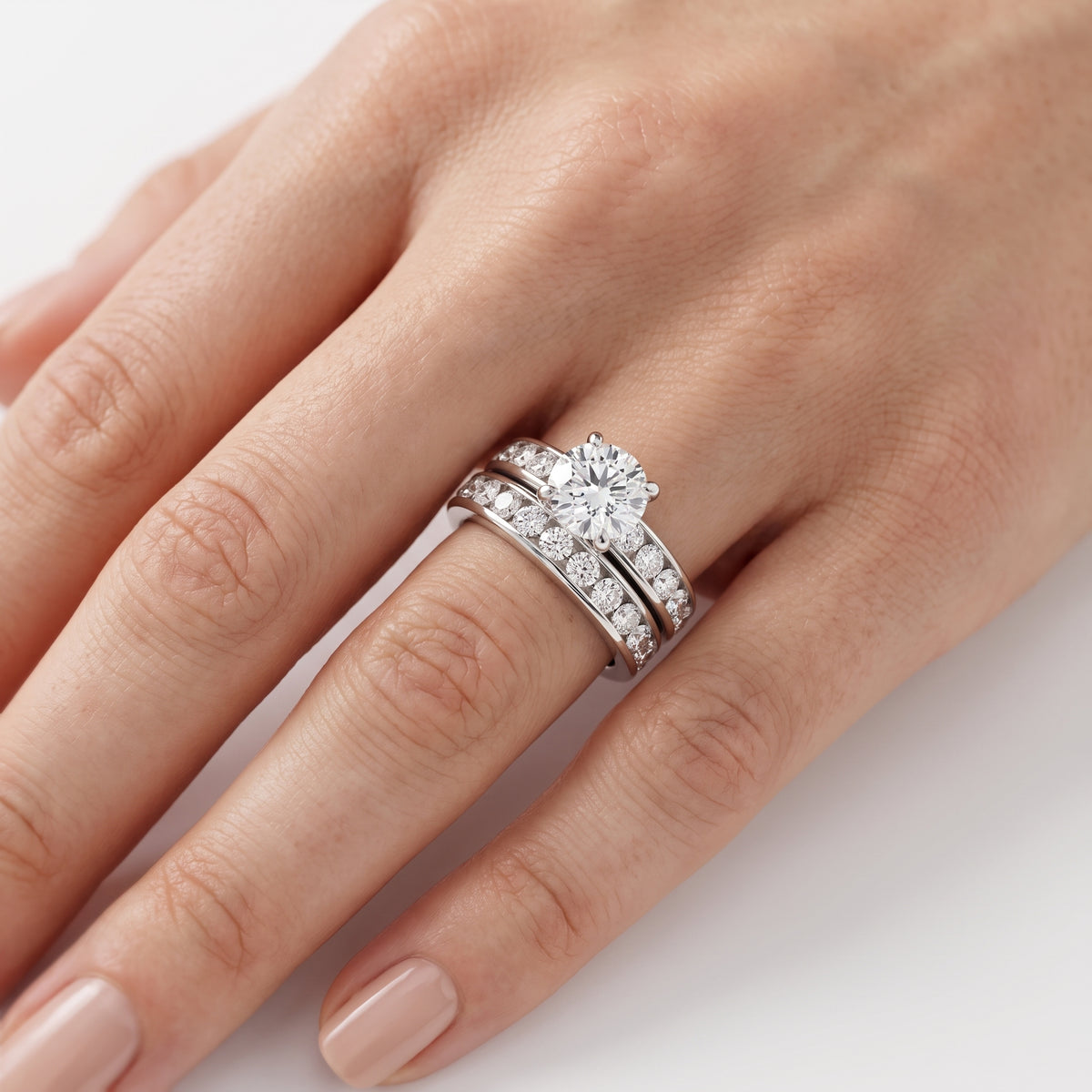 _lifestyle_image@SKU:D9615-LGDR0200000PL #metal_platinum+origin_lab-grown+diamond-quality_ef-vs2++