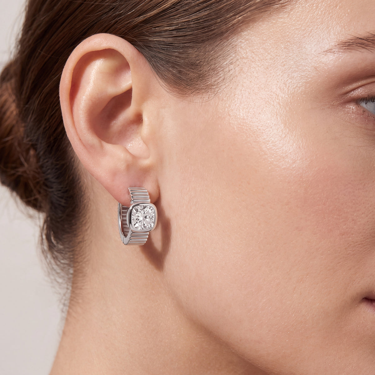 _lifestyle_image@SKU:E001K-LADR0200000DW #metal_silver+origin_lab-grown+quality_g-si