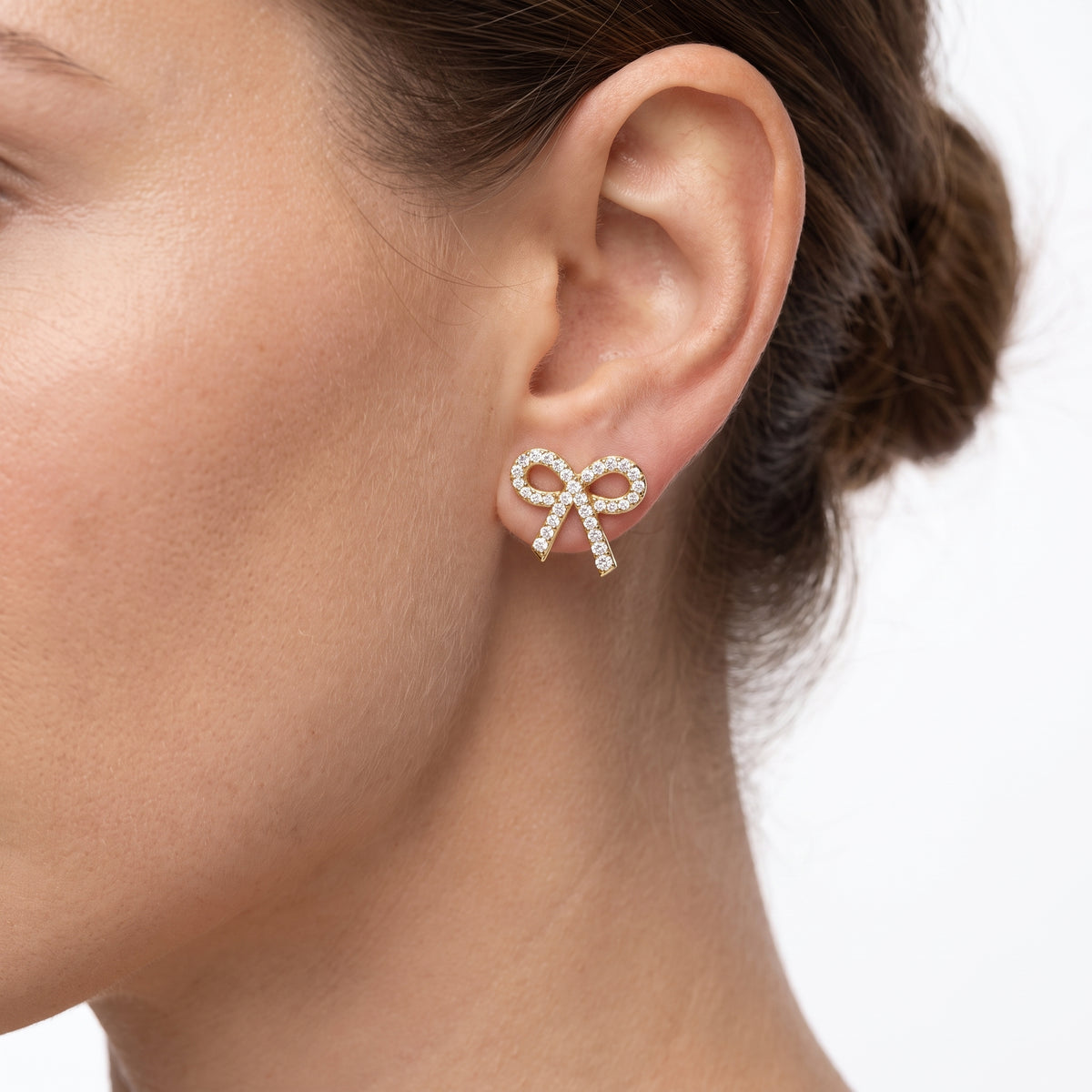 _lifestyle_image@SKU:E029D-LADR00260004Y #metal_10k-yellow-gold+origin_lab-grown+quality_g-si