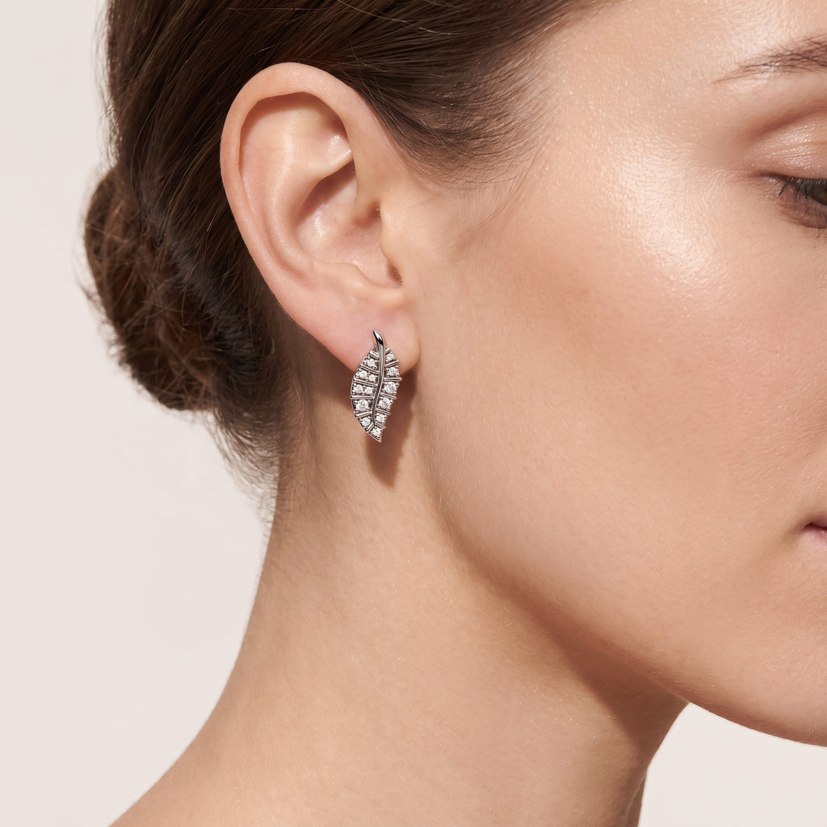 _lifestyle_image@SKU:E0538-LADR0015000DW #metal_silver+origin_lab-grown+quality_g-si
