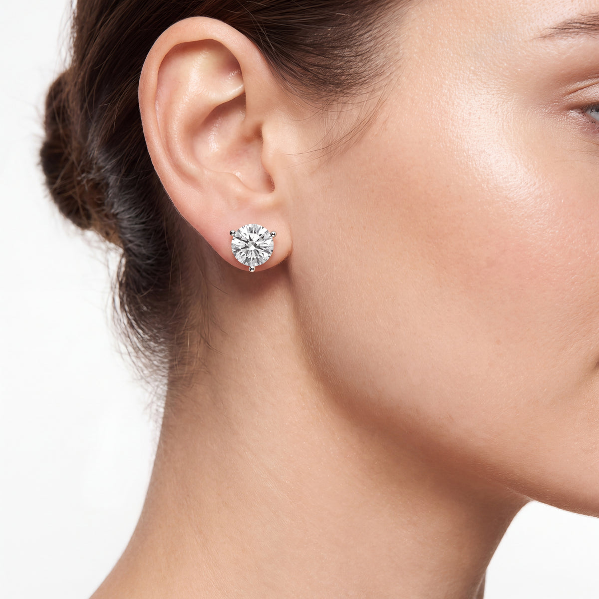 _lifestyle_image@SKU:E1121-LADR02000004W #metal_10k-white-gold+origin_lab-grown+quality_g-si