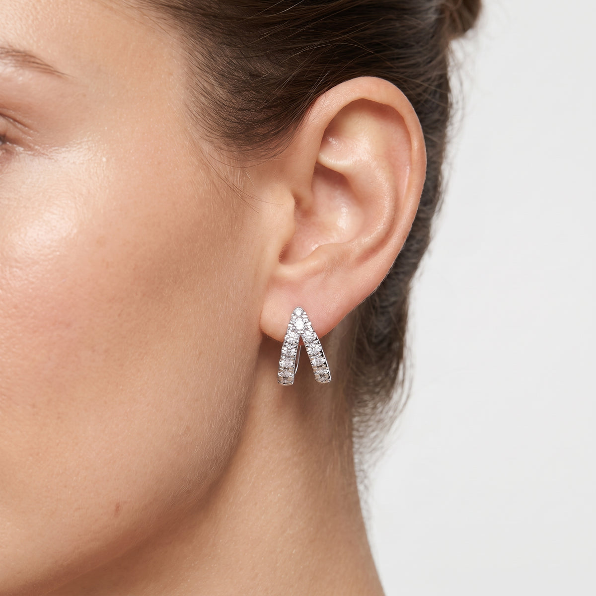 _lifestyle_image@SKU:E1146-LADR0051000DW #metal_silver+origin_lab-grown+quality_g-si